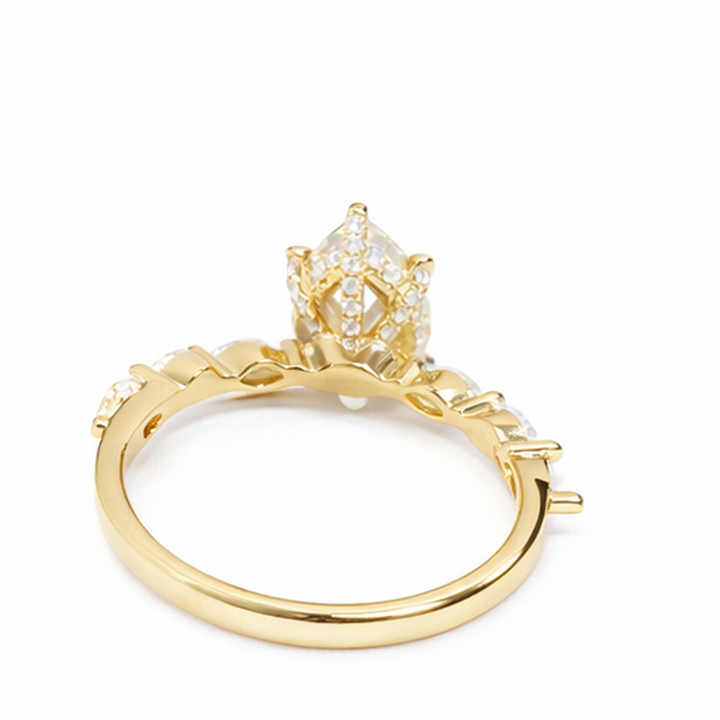 Pierścionek z 2ct diamentem laborytoryjnym  otoczony delikatnymi diamentami