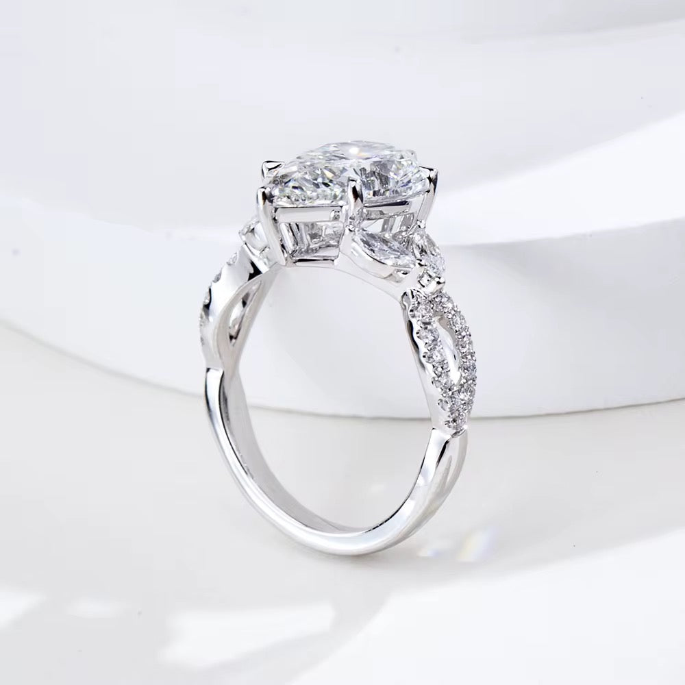 Pierścionek z 3ct diamentem laboratoryjnym, wykonany z 18k złocie.