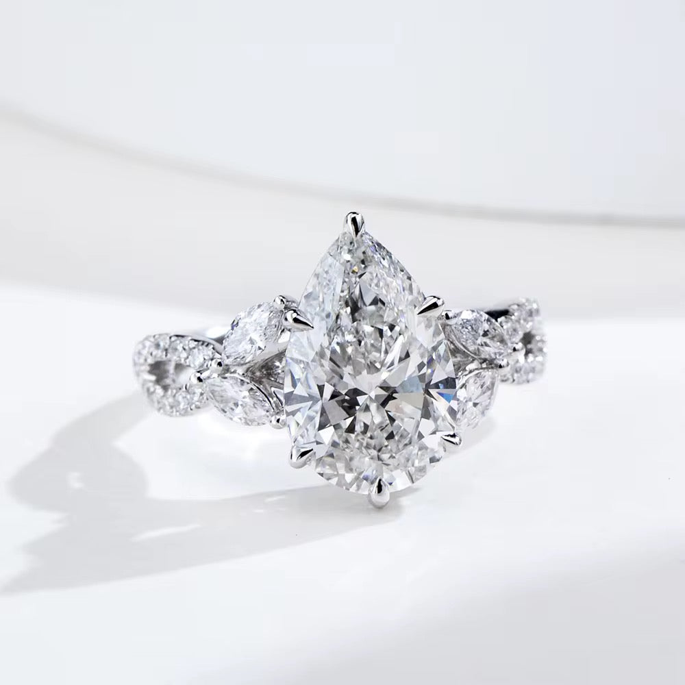 Pierścionek z 3ct diamentem laboratoryjnym, wykonany z 18k złocie.