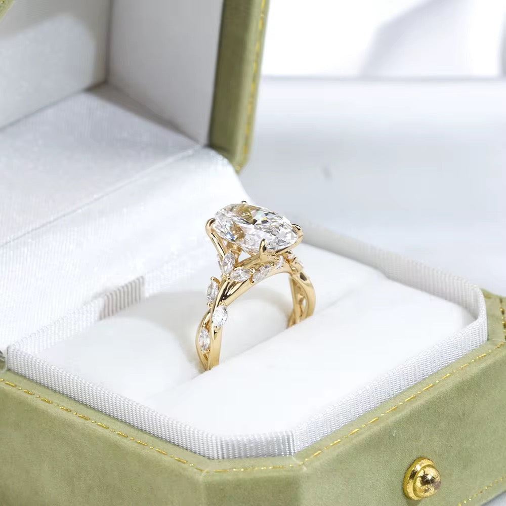 Niesamowity pierścionek z 5ct diamentem laboratoryjnym.