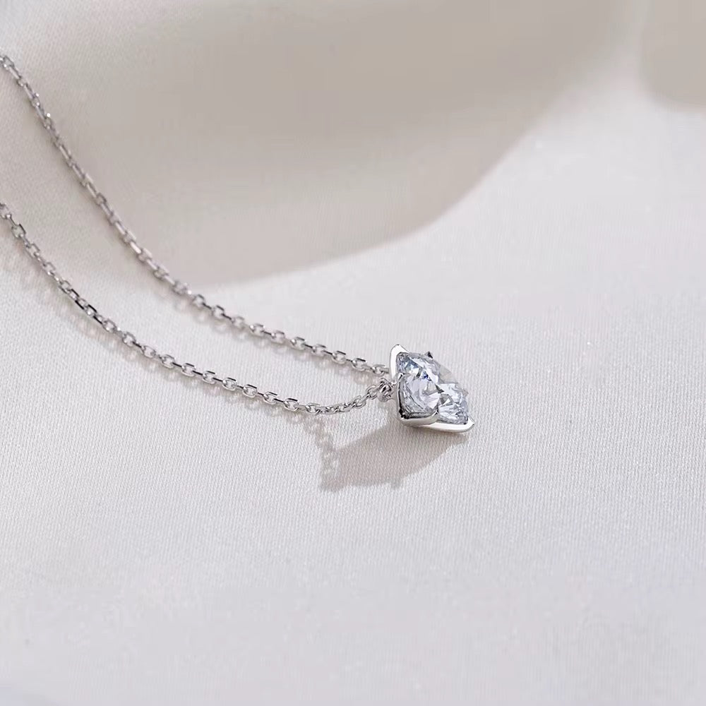 Naszyjnik z diamentem laboratoryjnym o masie 2ct