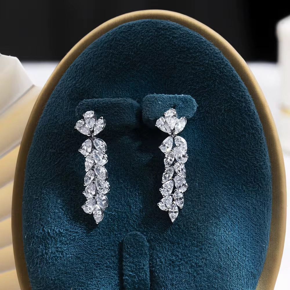 Kolczyki z diamentami laboratoryjnymi