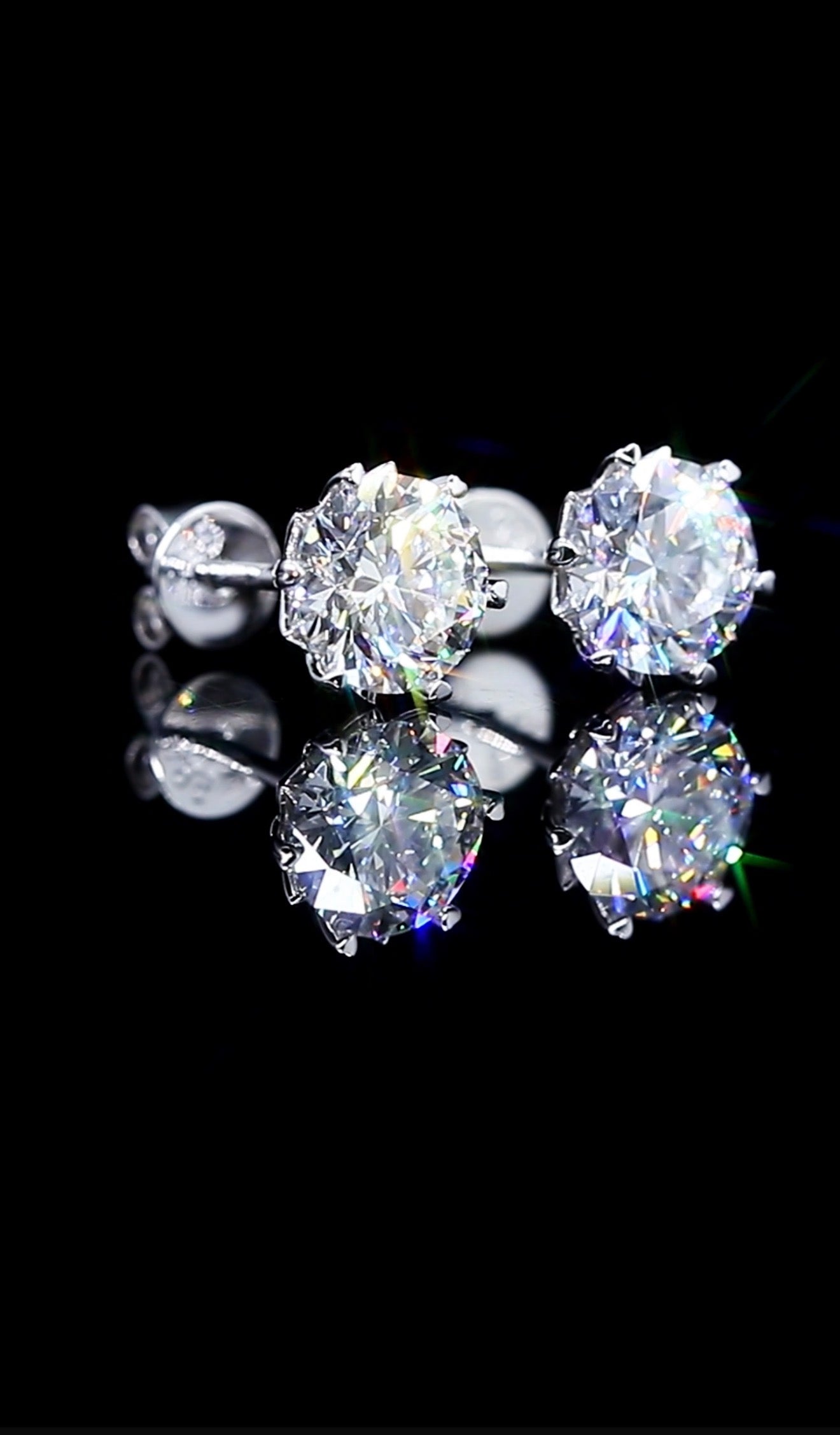 Kolczyki z diamentami laboratoryjnymi  o łącznej masie 4ct w złocie