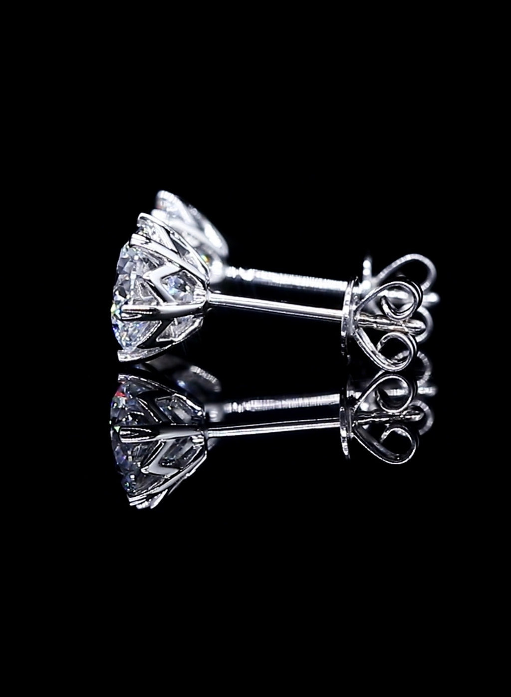 Kolczyki z diamentami laboratoryjnymi  o łącznej masie 4ct w złocie