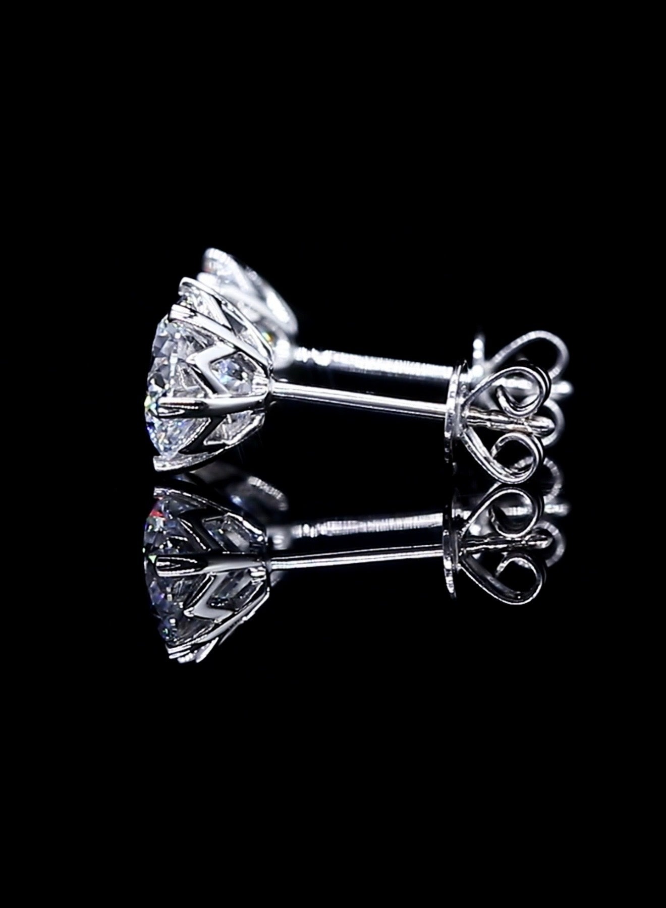 Kolczyki z diamentami laboratoryjnymi  o łącznej masie 4ct w złocie