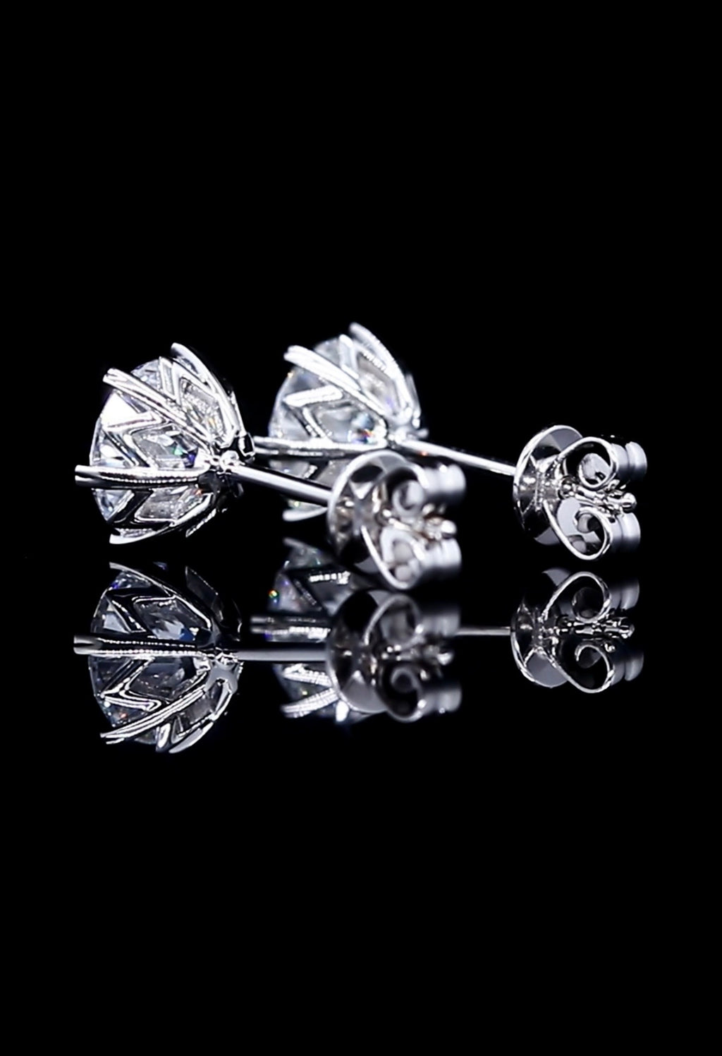 Kolczyki z diamentami laboratoryjnymi  o łącznej masie 4ct w złocie