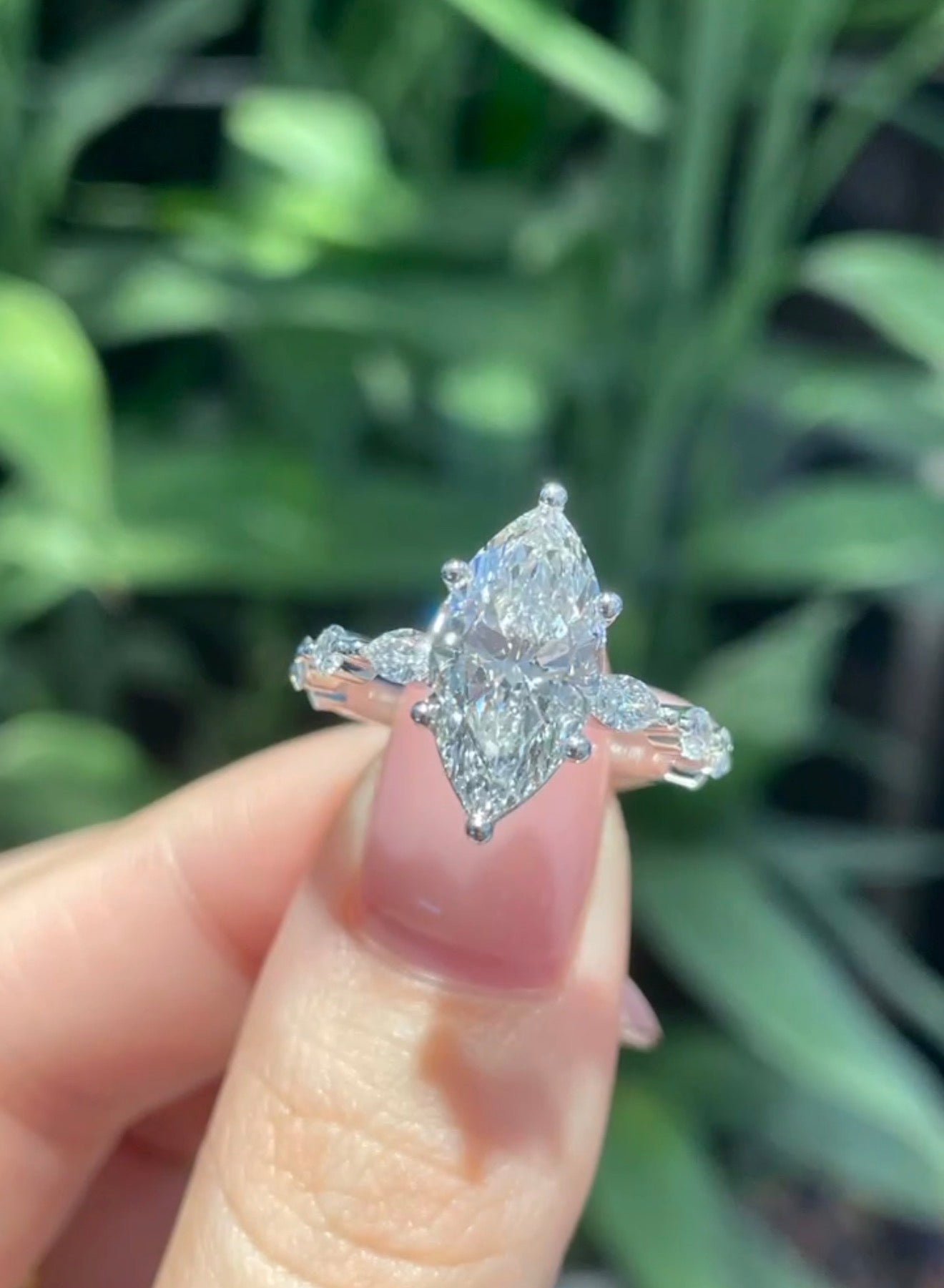 Przepiękny pierścionek z diamentem laboratoryjnym 4ct w złocie 585