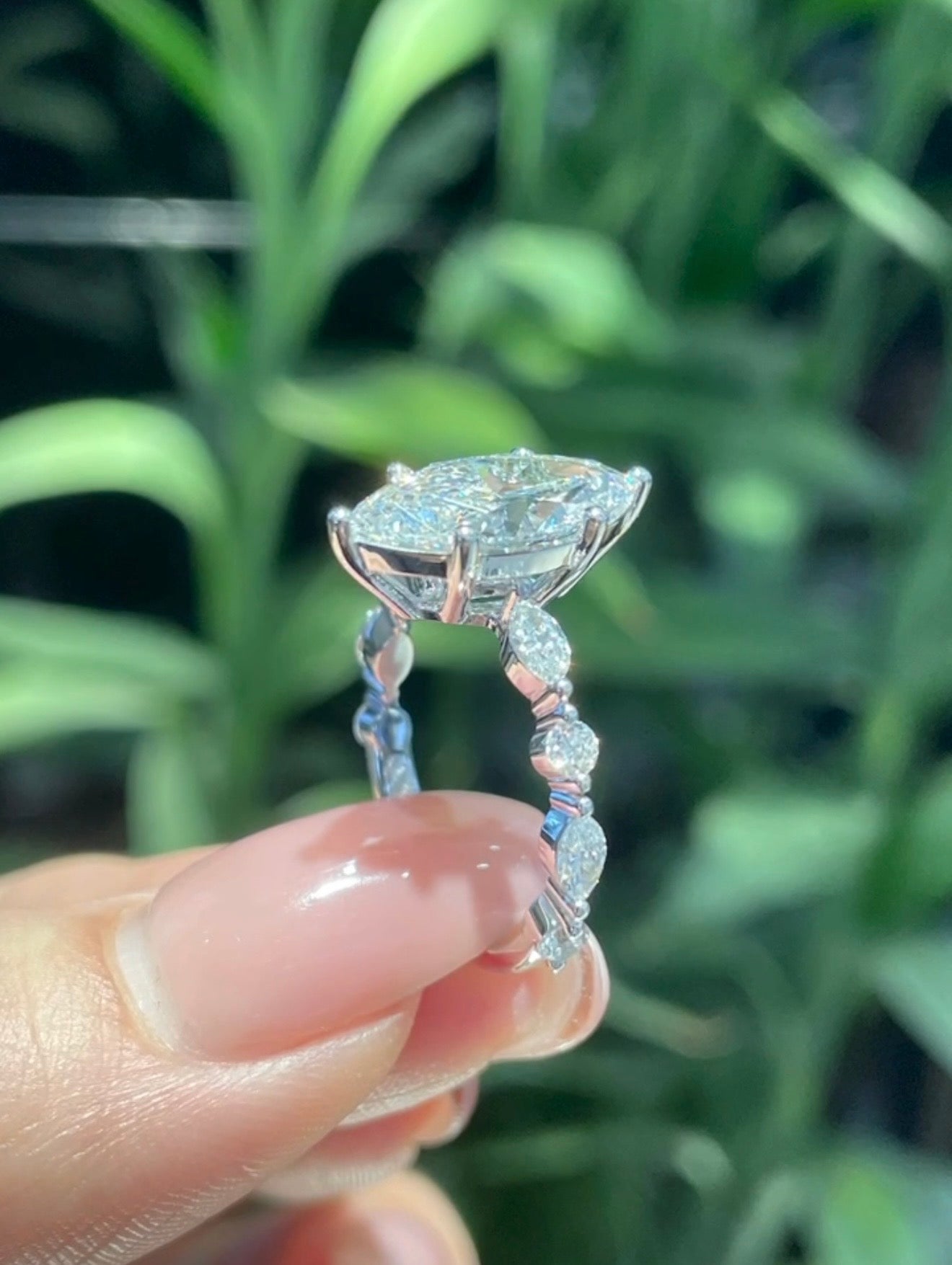 Przepiękny pierścionek z diamentem laboratoryjnym 4ct w złocie 585