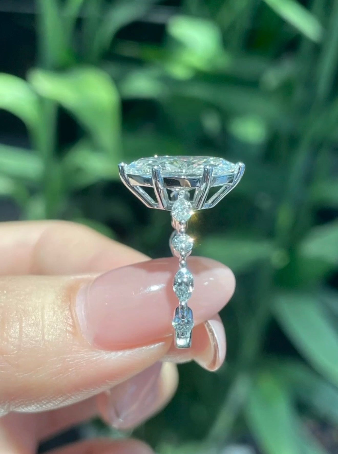 Przepiękny pierścionek z diamentem laboratoryjnym 4ct w złocie 585