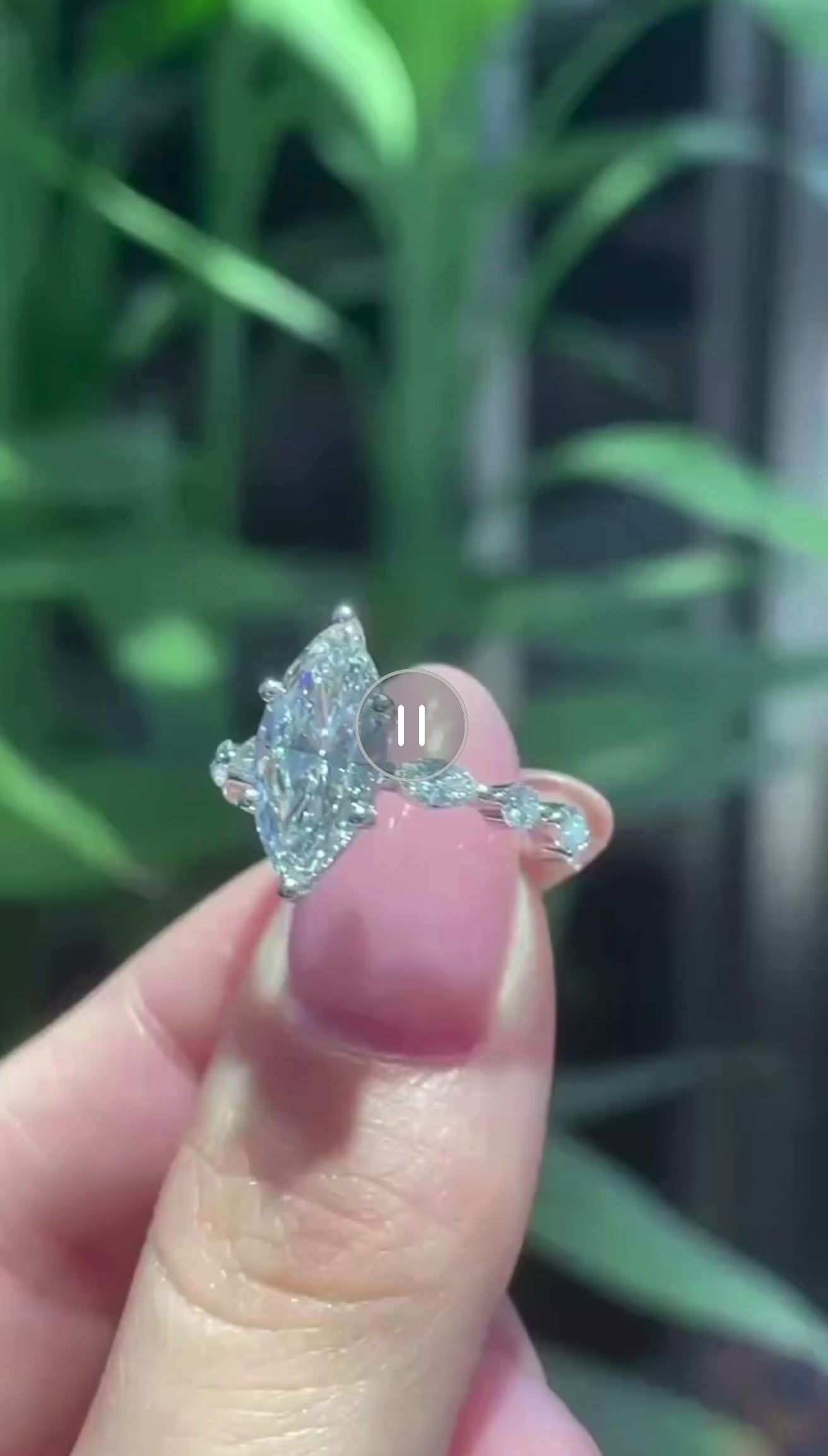 Przepiękny pierścionek z diamentem laboratoryjnym 4ct w złocie 585